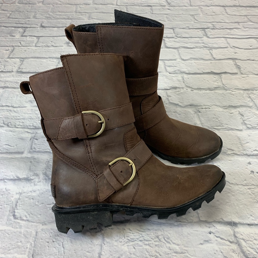 Sorel Leather Waterproof boots Buckle design Size 8 Cushioned Like New
